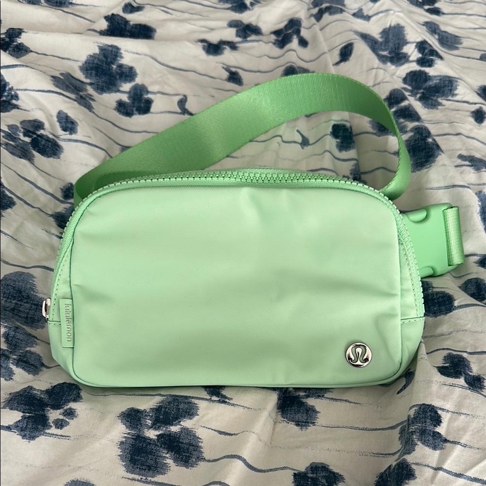 NWOT Lululemon Everywhere Belt Bag 1L in Citra Lime